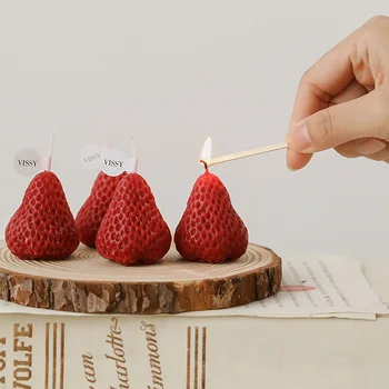 Клубничная ароматерапевтическая свеча с миниатюрными реалистичными ягодами клубники для домашнего декора и свадебных подарков